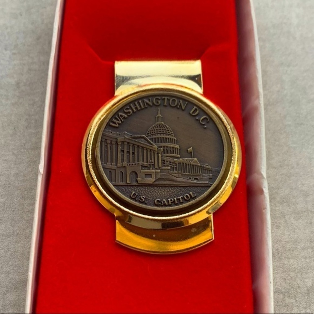 Collectible “Washington D. C.  U. S. Capitol” Gold-tone Money Clip NWT 💵